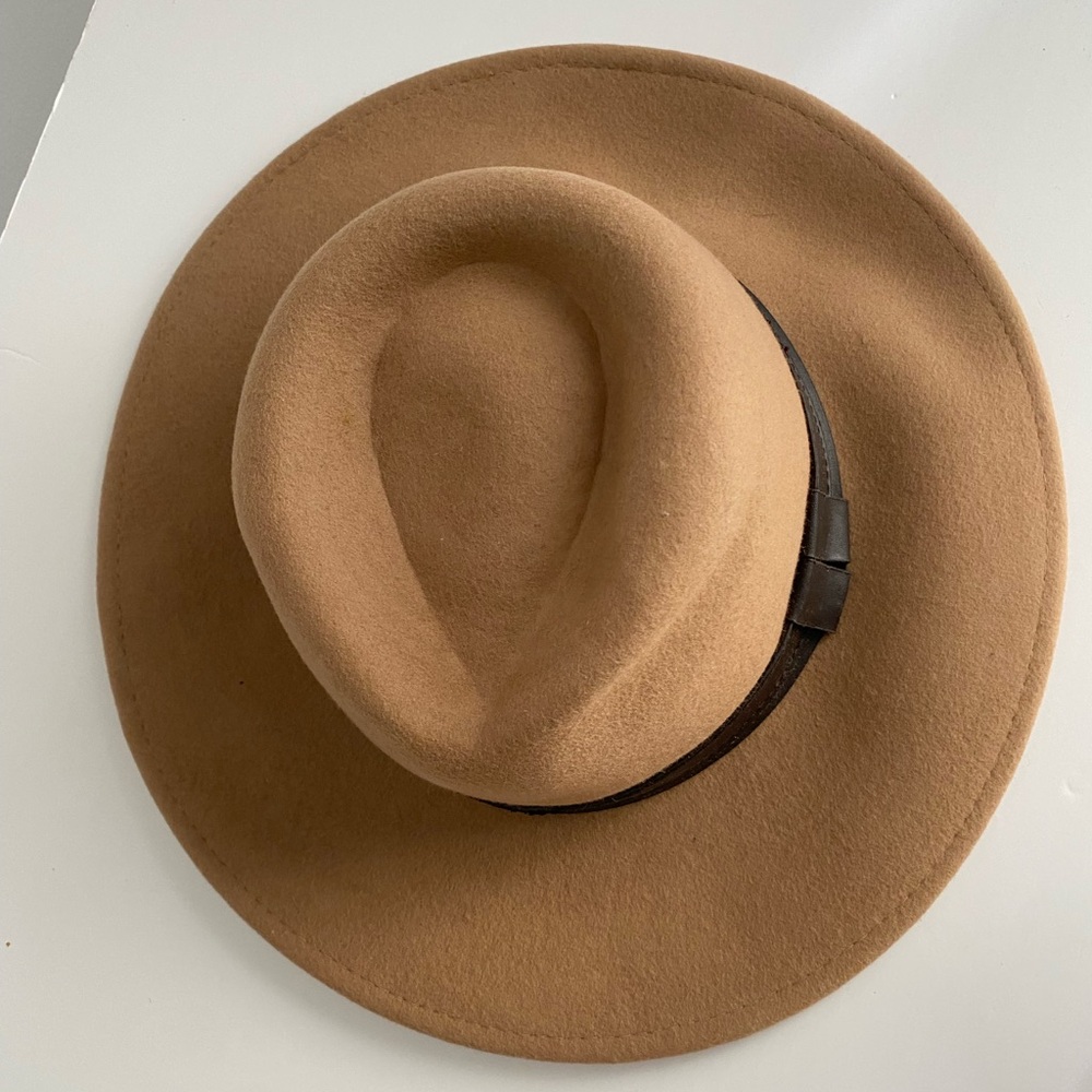 Tan hat with Brown Band